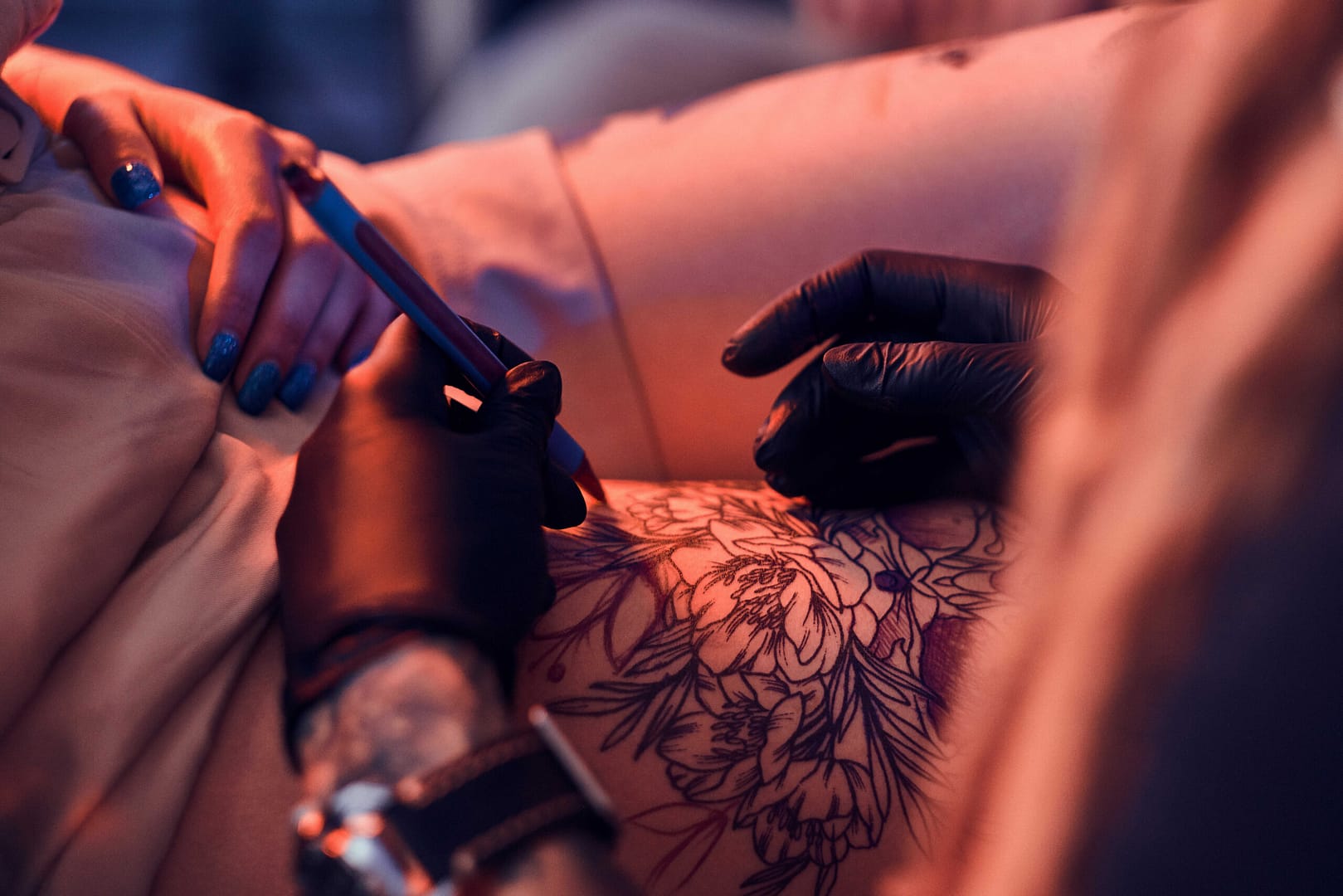 Rose, best tattoo, Köln, Rain, Piercings #rosetattoo #handtattoo #blackandwhitetattoo #realistictattoo #minimaltattoo #tattoosnob #köln #tattoo #tattooformen #tattooworld #tattoolobo #coverup #scarcoverup #streetstyle #skincare